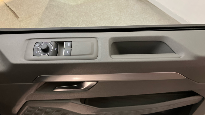 Volkswagen Transporter T32 Swb Diesel 2.0 TDI 150 Commerce Pro S Van [5 Plus] - Image 19